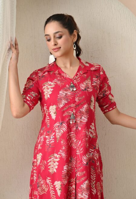 Scarlet Leaf Elegance – Color: Red with Golden Leaf Print